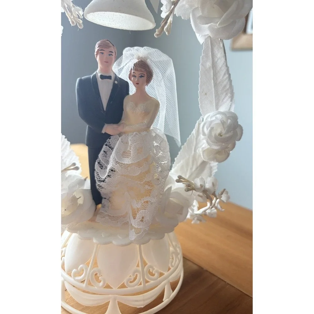 VTG  Wedding Cake Topper Lace Dress & Flowers Plastic Base, 9